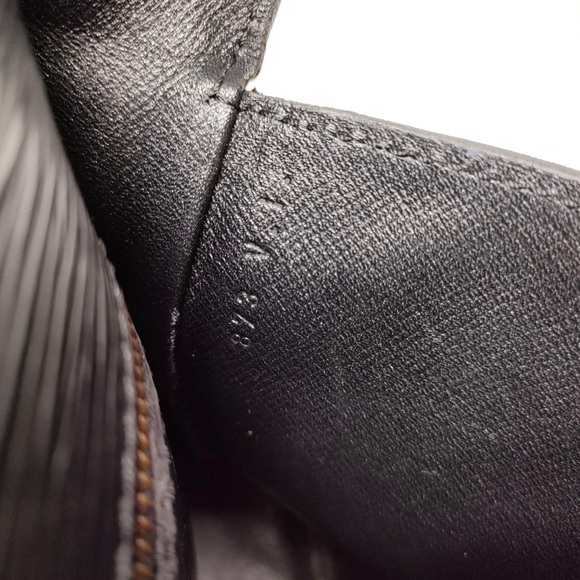 Louis Vuitton LV Crossbody Bag Saint Cloud - Picture 9 of 10